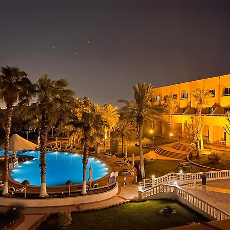 Metropolitan Al Mafraq Hotel Abú Dhabí Exteriér fotografie