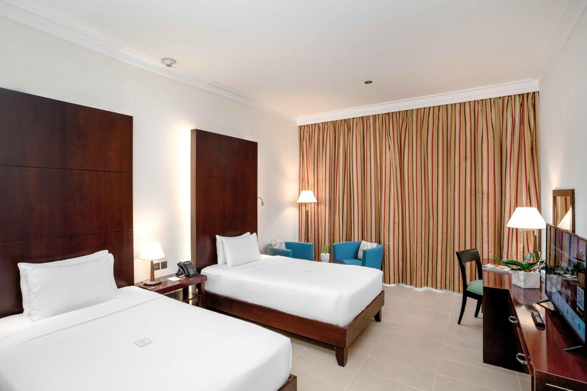 Metropolitan Al Mafraq Hotel Abú Dhabí Exteriér fotografie