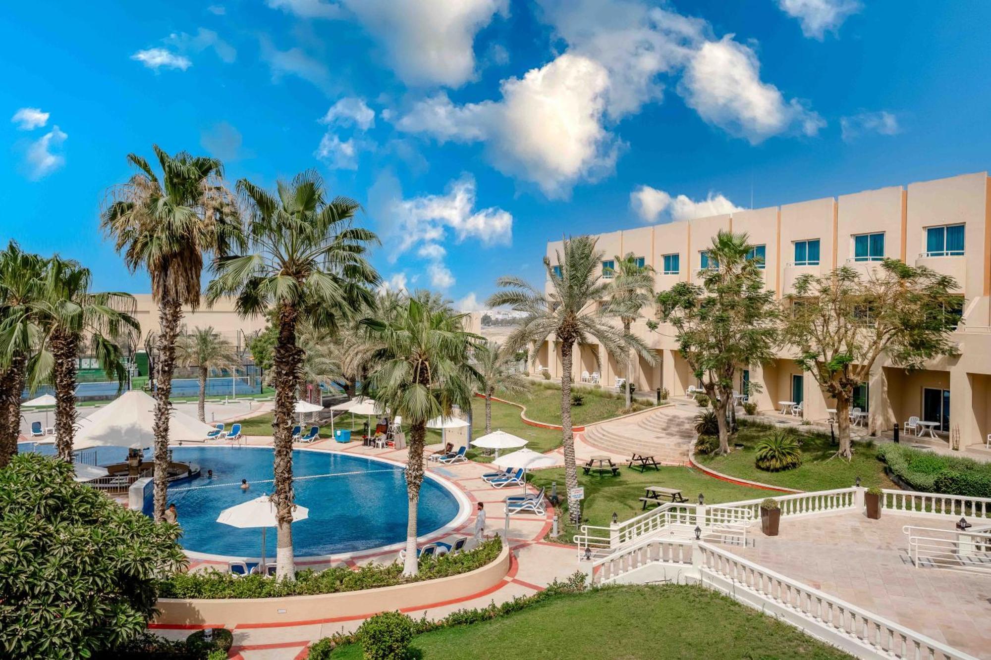 Metropolitan Al Mafraq Hotel Abú Dhabí Exteriér fotografie