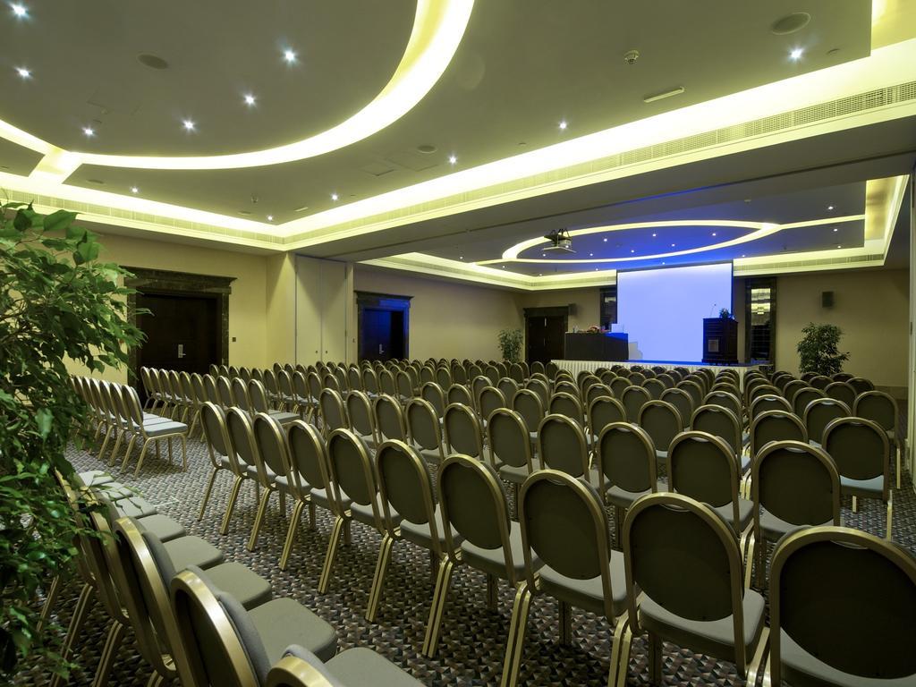 Metropolitan Al Mafraq Hotel Abú Dhabí Exteriér fotografie